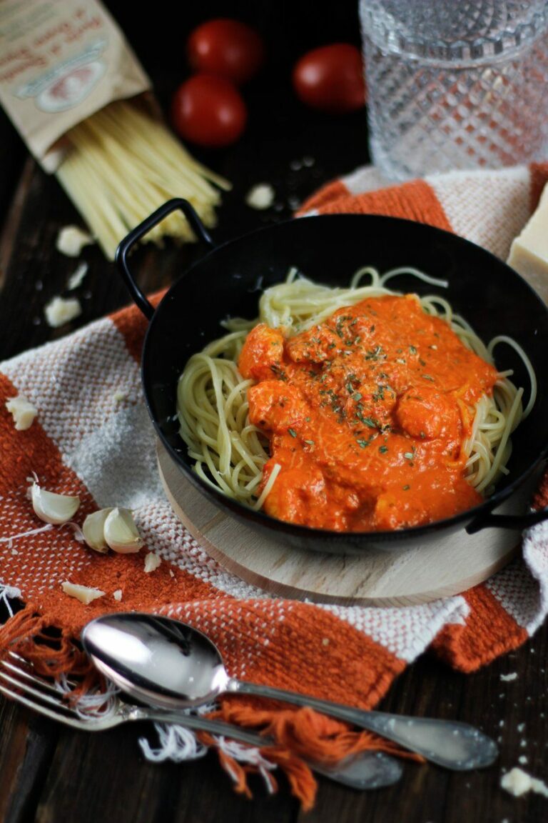 Spaghetti Nester Rezept mit Tomate Mozzarella in Muffinform