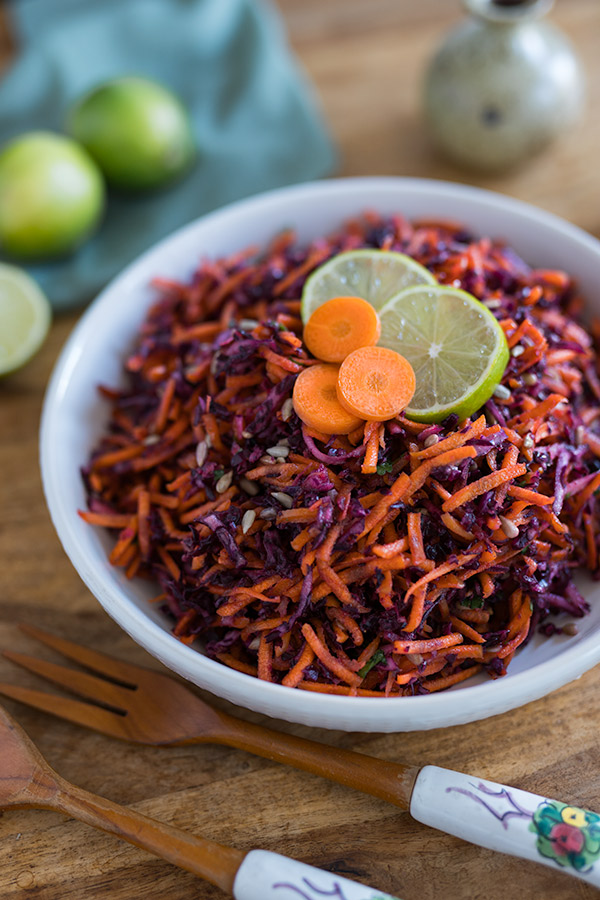 Salat mit Rotkohl und Karotten