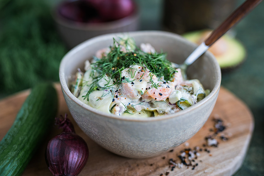 Schneller Gurkensalat mit Lachs 