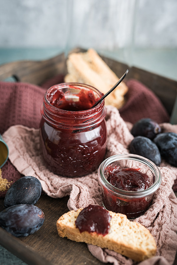 Selbstgemachte Marmelade mit Pflaumen